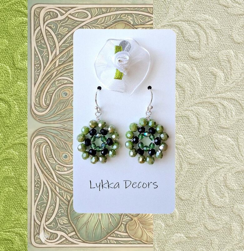 Zaļo stikla un kristāla pērlīšu auskari – “saulītes”